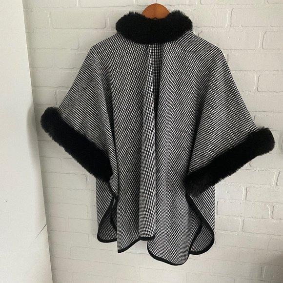 Houndstooth Faux Fur Black and White Cape Poncho - Picture 4 of 4